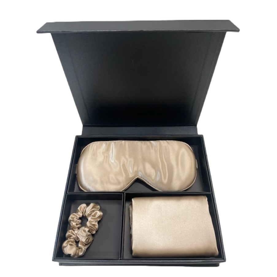 Wellness Voyage et Cie | 100% Silk Sleep Mask, Hair Tie, And Pillowcase Set — Voyage Et Cie